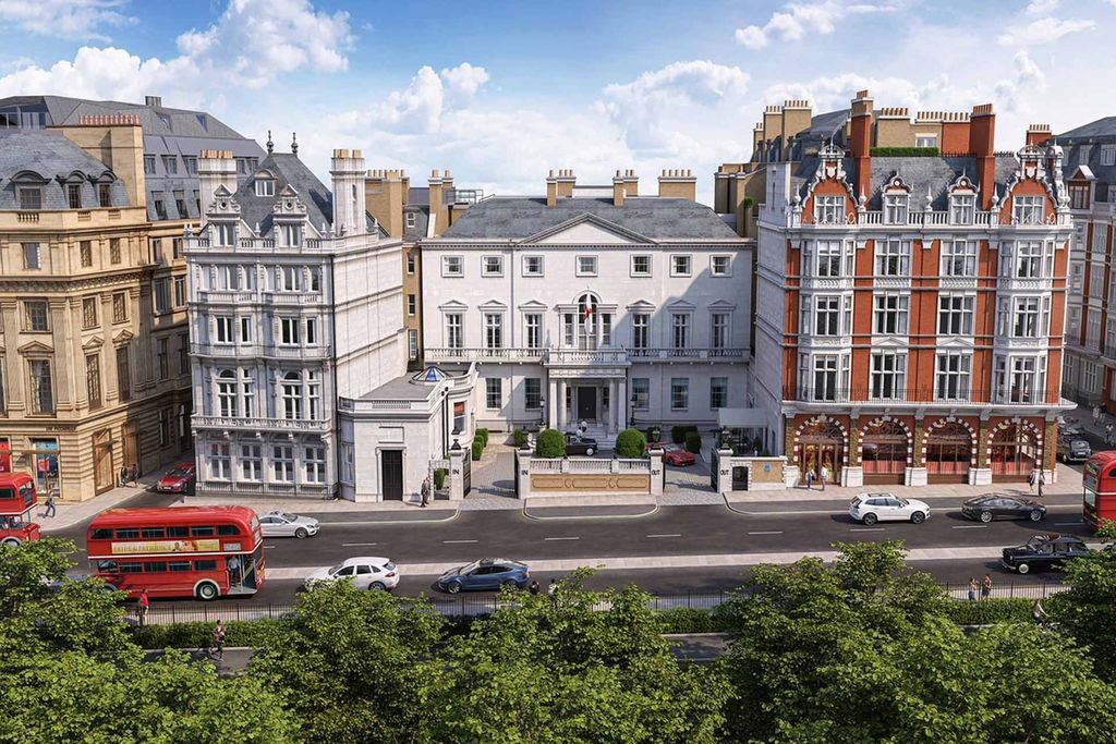 Cambridge House on Piccadilly, Mayfair