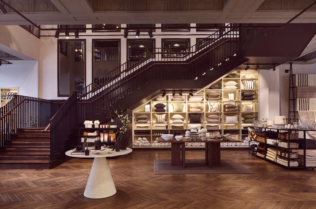 H&M Home Regent Street staircase with lit shelving