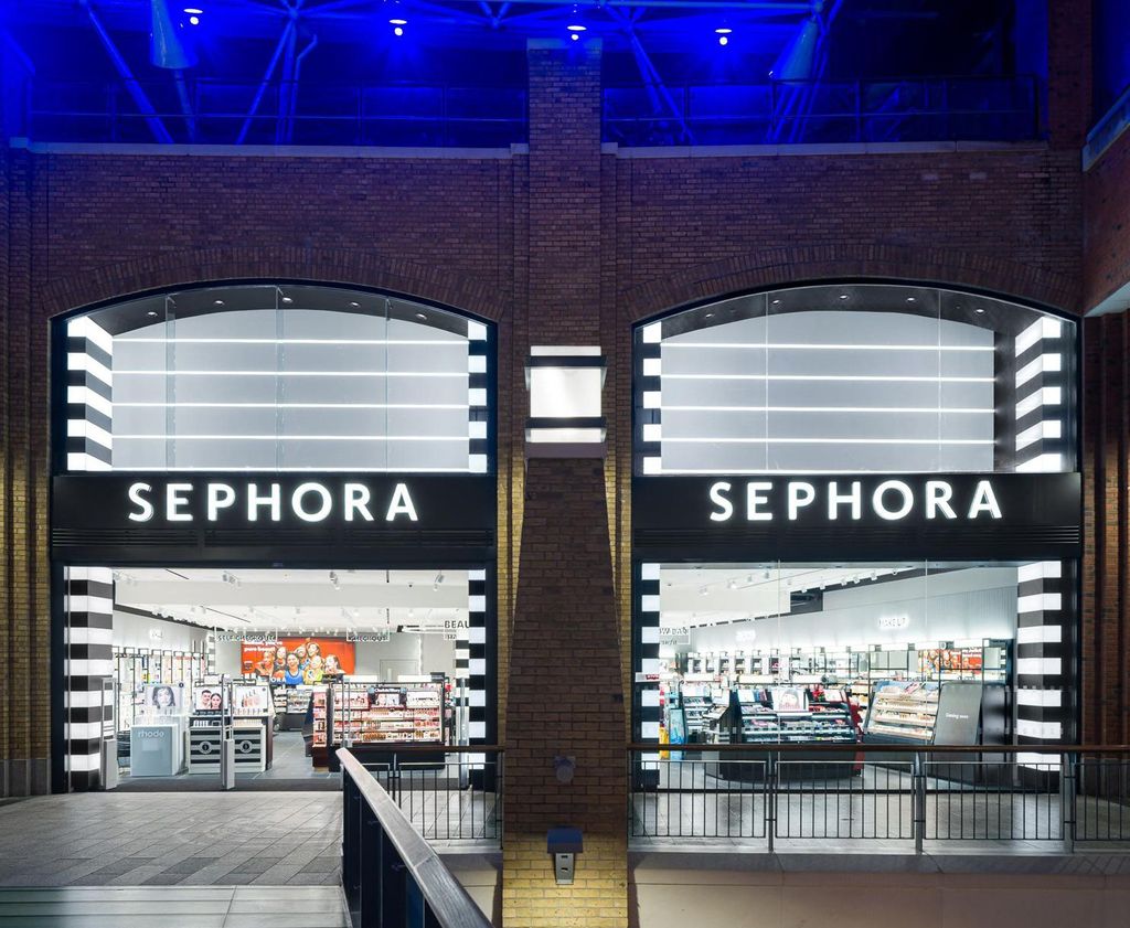 Sephora Victoria Square shopfront in the brand black and white