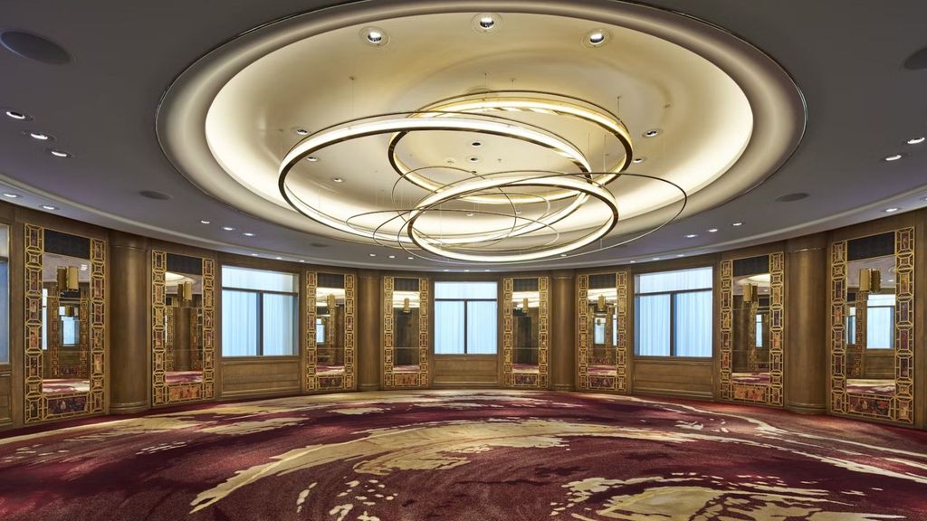 Ballroom at Ten Trinity Square with ring chandelier
